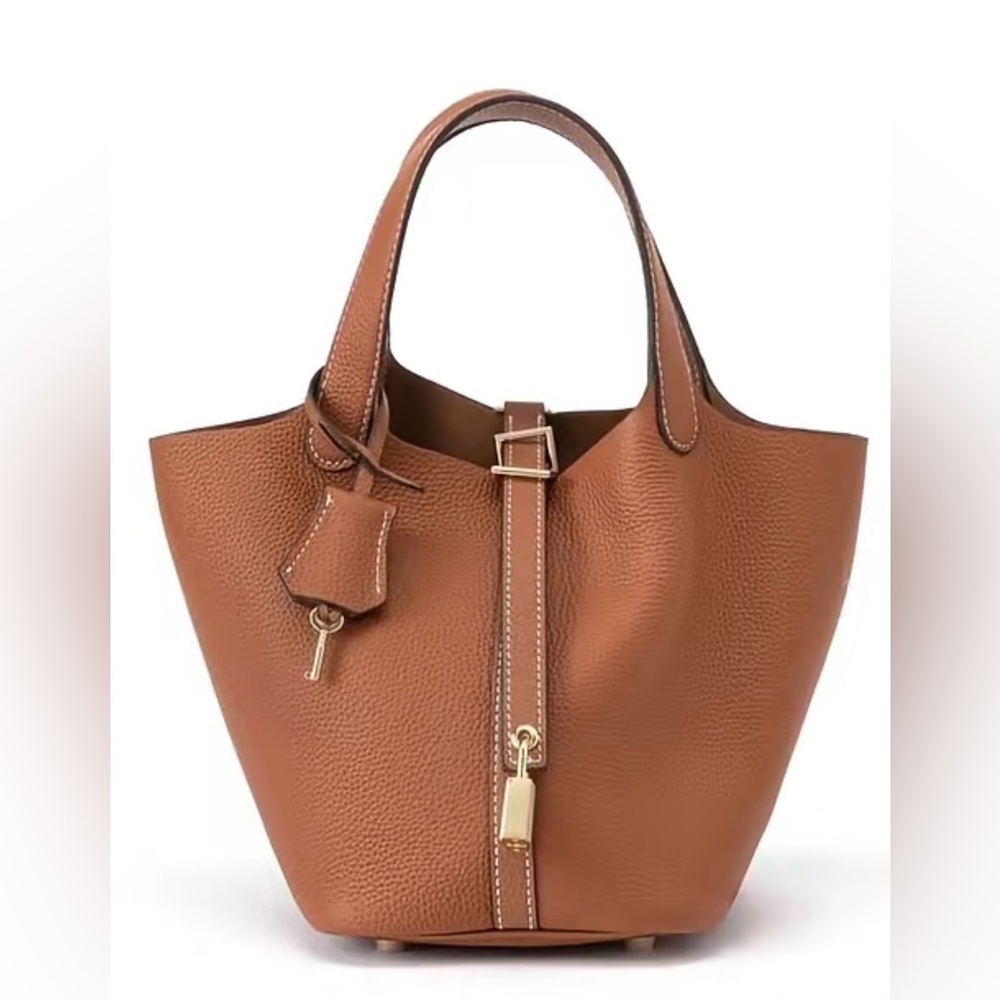 Elegant Tan Leather Tote Bag - Picture 2 of 3